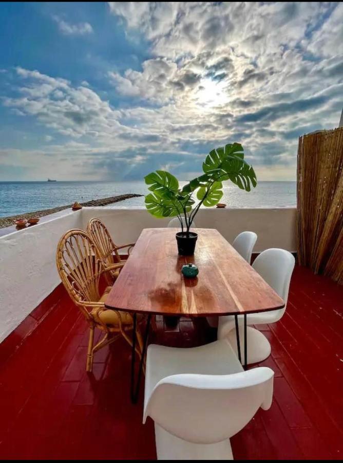Beach Front Apartment ยิบรอลตาร์ ภายนอก รูปภาพ