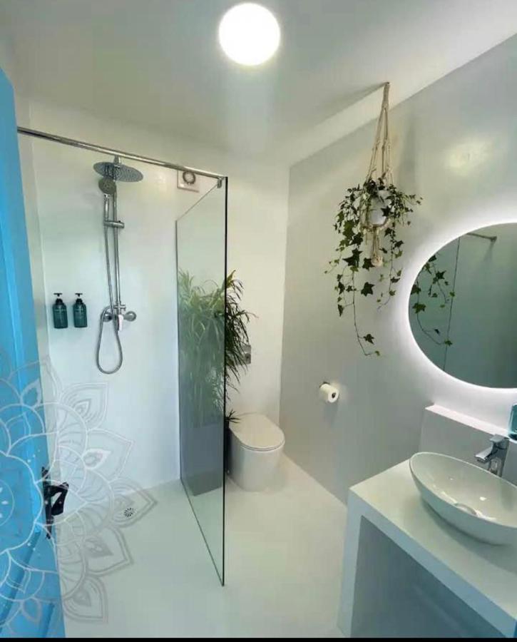 Beach Front Apartment ยิบรอลตาร์ ภายนอก รูปภาพ