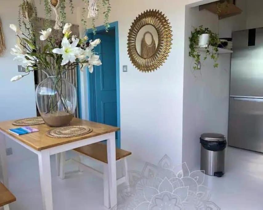 Beach Front Apartment ยิบรอลตาร์ ภายนอก รูปภาพ