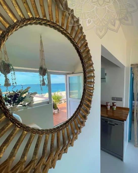 Beach Front Apartment ยิบรอลตาร์ ภายนอก รูปภาพ