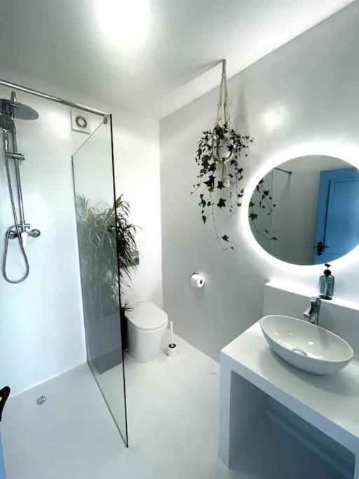 Beach Front Apartment ยิบรอลตาร์ ภายนอก รูปภาพ