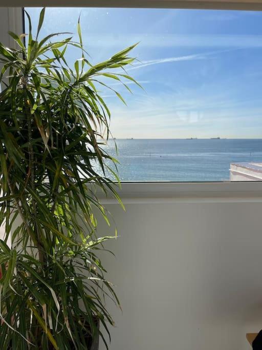 Beach Front Apartment ยิบรอลตาร์ ภายนอก รูปภาพ