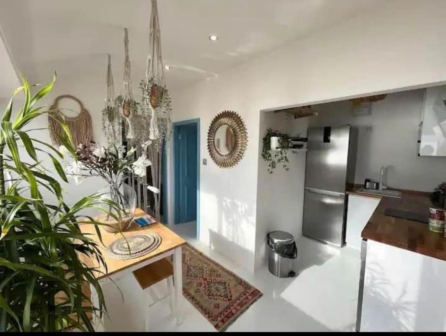 Beach Front Apartment ยิบรอลตาร์ ภายนอก รูปภาพ